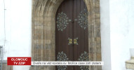 Dveře na věž kostela sv Mořice zase září zlatem